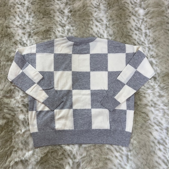 T Tahari Gray and Cream Crew Neck Sweater with Checkered Pattern - Picture 9 of 9